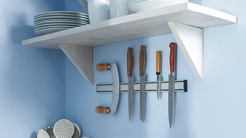 Illustration for article titled Today's Best Deals: Holiday Lasers, Fallout 4, Magnetic Knife Strip, and More